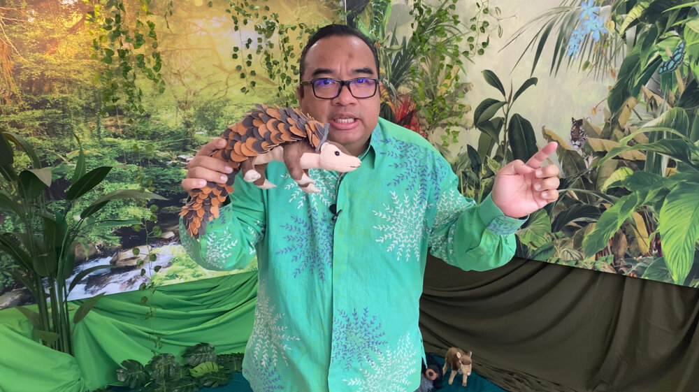 A file photo shows Malaysian storyteller Nor Azhar Ishak giving his performance “A Pangolin Story”. (Kanoon)