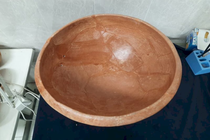 Iron Age earthenware restored in Semnan laboratory