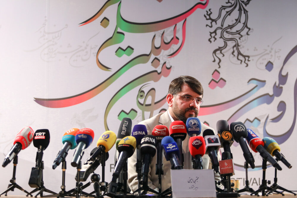 Fajr International Film Festival president Mojtaba Amini attends a press conference at Tehran’s Mellat Cineplex on January 30, 2023, to brief the media about the event. (ISNA/Alireza Masumi)
