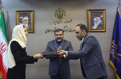 Deputy Minister of Digital Development, Communications and Mass Media of Russia, Bella Cherkesova, and Iran’s Deputy Culture Minister for Press Affairs, Farshad Mahdipur, exchange documents in the MOU