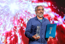 Producer Hamed Hosseini accepts the best film Crystal Simorgh for “Metropol Cinema” during the 41st Fajr International Film Festival at Tehran Milad Tower on February 11, 2023. (IRNA/Marzieh Musavi)