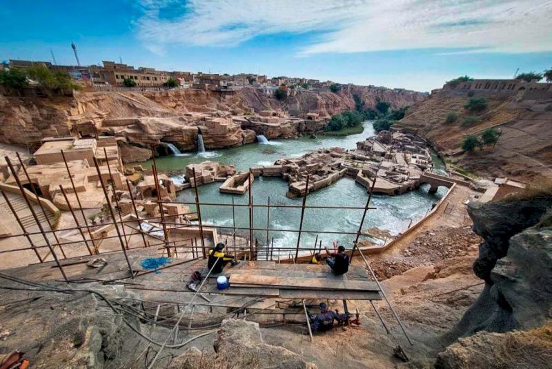 Visual distortion: building to be flattened near Shushtar Historical Hydraulic System