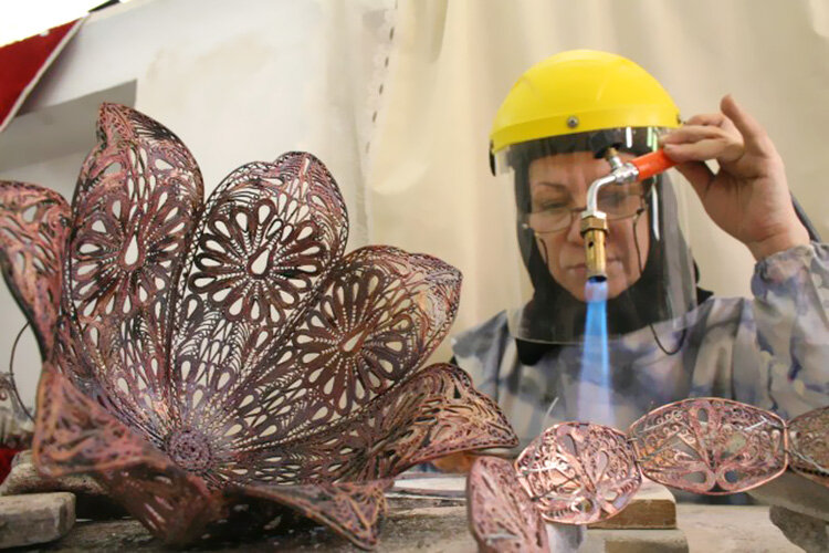 Zanjan university hosts workshop on handmade jewelry