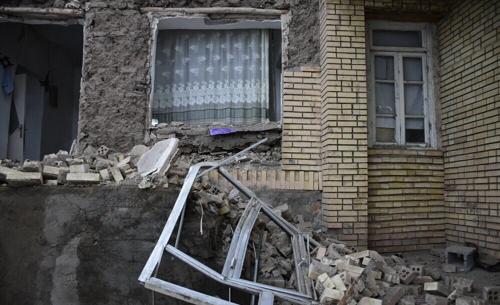 Magnitude 5.6 earthquake in northwest leaves 80 injured