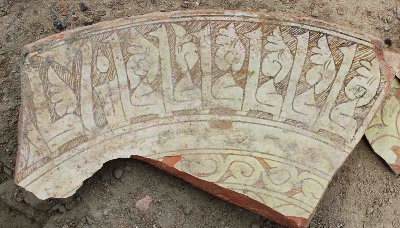 Glazed potteries, bronze objects unearthed in ancient port town