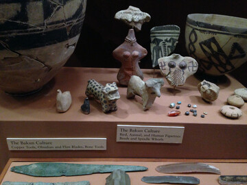Artifacts excavated from Tall-e Bakun on show at the University of Chicago Oriental Institute