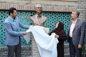 Beautification Organization Deputy Director Majid Qaderi (L), Mahdokht Moin (C) and Iran House of Music managing director Hamidreza Nurbakhsh unveil a bust of the Persian lexicographer Mohammad Moin i