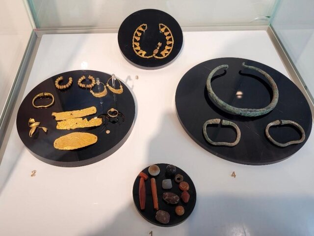 Tehran museum puts relics recovered from smugglers on display