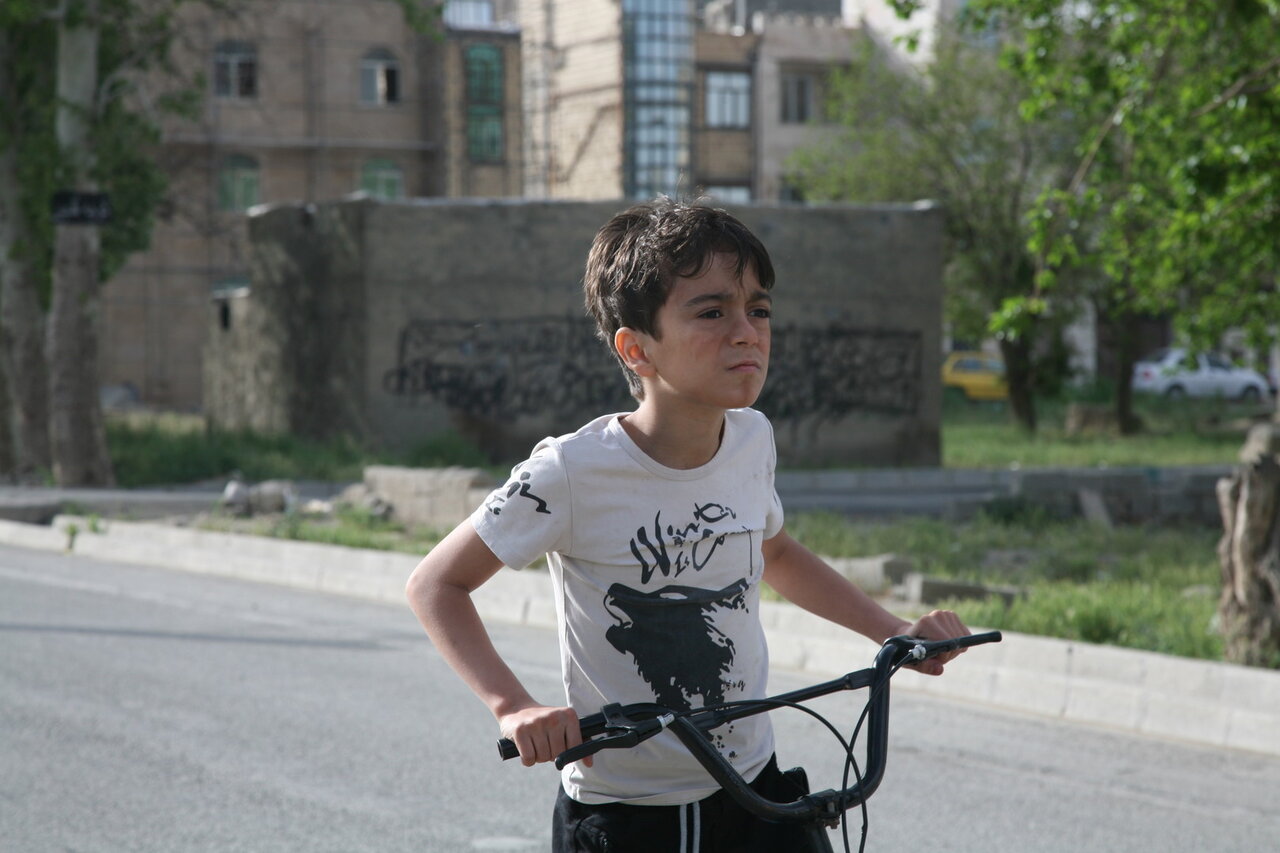 Sam Khoshnud acts in a scene from “Gladiators” by Maryam Rahimi.