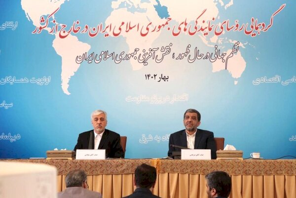 Tourism minister calls on ambassadors to fight Iranophobia