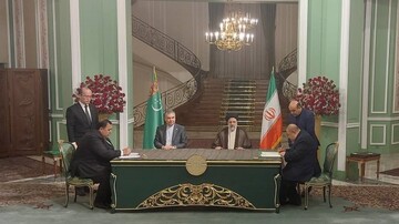 President Raisi and Turkmenistan's Berdimuhamedow oversee signing of cooperation documents