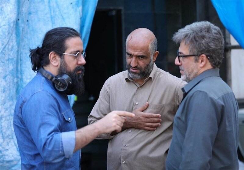 Seyyed Morteza Fatemi (L) directs Pejman Jamshidi (C) and Amir Aqai in a scene from his film “Motherless”.