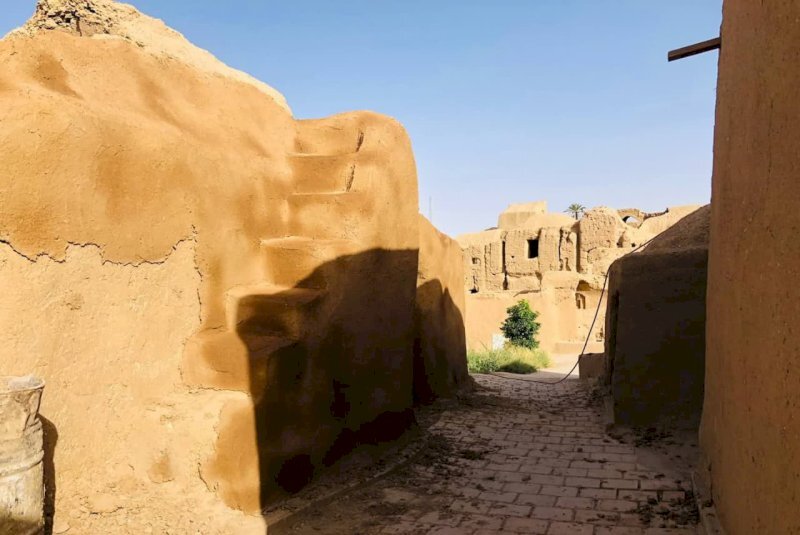 village of Esfahak