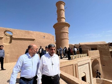 Tourism minister visits ancient Kharanaq, urges restoration of its mud-brick fortress