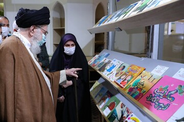Islamic Revolution: beginning of women's literary awakening