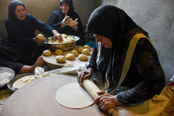 Villagers carry on bread baking tradition in Muharram