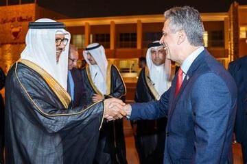 Israeli FM Eli Cohen (R) visits Bahrain