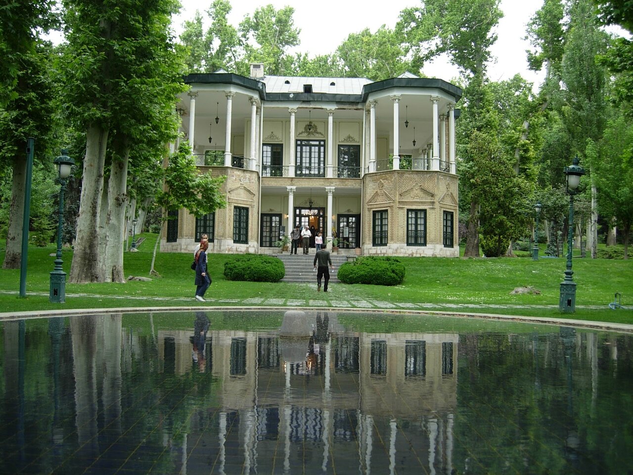 Koshk-e Ahmad Shahi: column of majestic pavilion restored