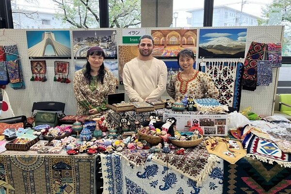 Persian handicrafts showcased at Japan fair