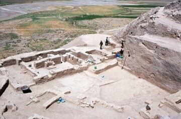 About 5,200 years ago, a mud-brick oval enclosure was built at Godin Tepe. The main building (pictured here) had two windows that may have been used for “takeout”.