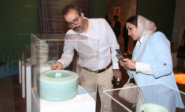 Celadon ware of China’s Zhejiang province was featured at the art event held on Oct 30 in the Iranian capital Tehran. (Photo credit: Xinhua)