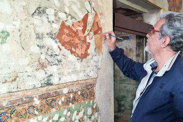 Centuries-old murals of Safavid palace undergo restoration