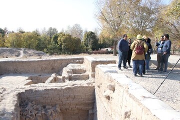 Media personnel visit 9,000-year-old site near Tehran