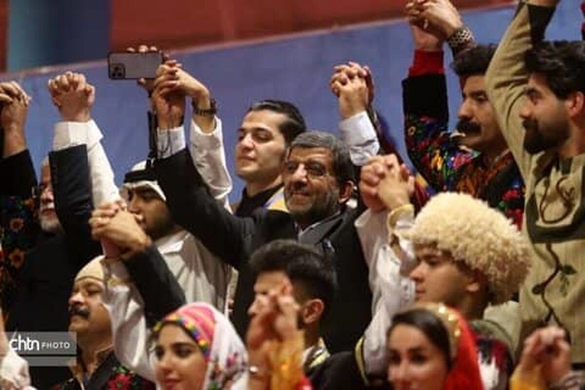 Tourism minister praises unity among Iranian nomads, ethnic groups