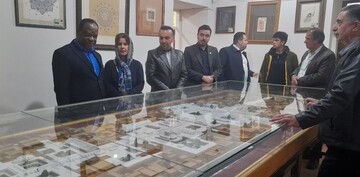 Ivory Coast’s ambassador visits historical sites in central Iran
