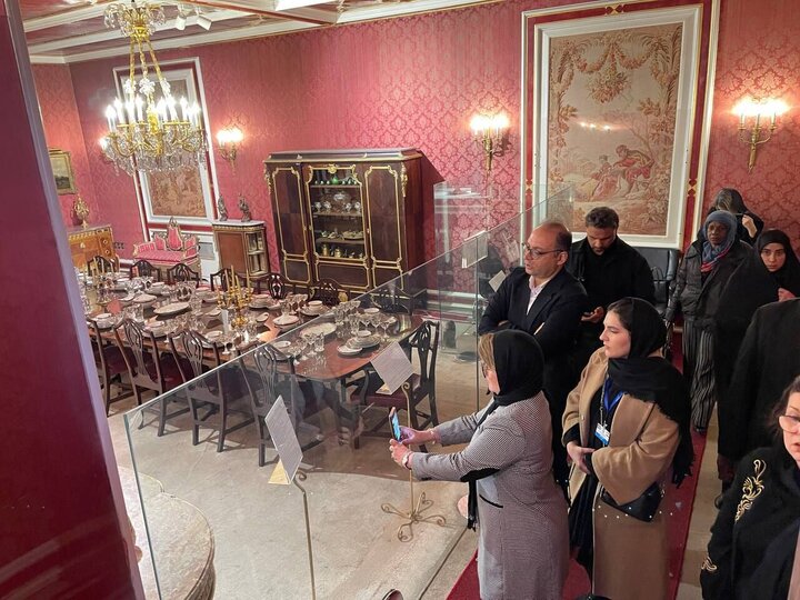 Cuban first lady tours palace complex in northern Tehran
