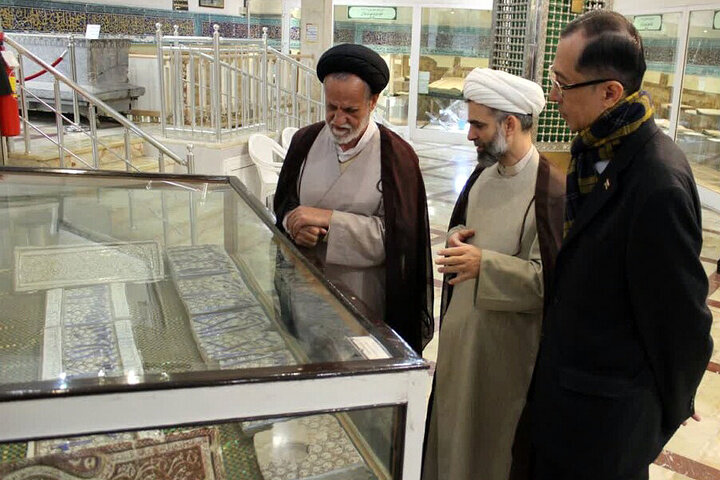 Thai ambassador visits Fatima Masoumeh shrine