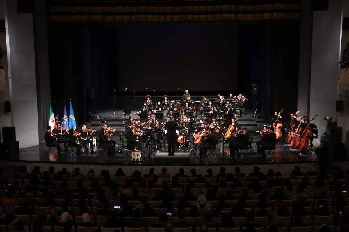 symphony "In Praise of Comrades"