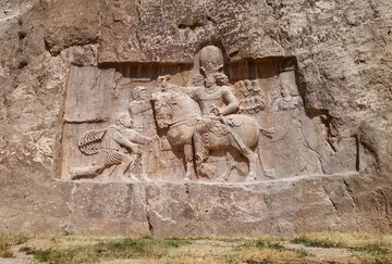 Bas-relief carving depicts Shapur’s victory over Roman Empire (Tang-e Chogan; Relief VI)