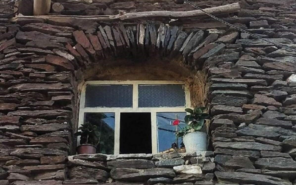 Varkaneh Village, stone homes & natural beauty await