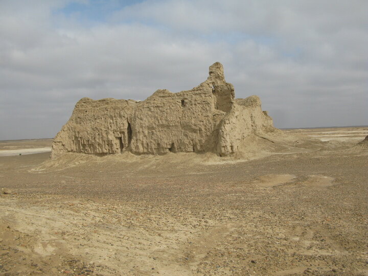 23 historical sites discovered along a developing railroad in southeast Iran