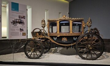 Historical carriages, chariots on show at Tehran car museum