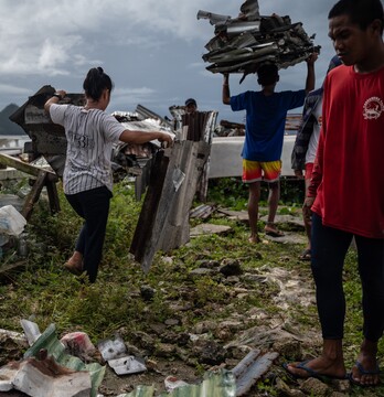 Rich countries attain record human development, but half of the poorest have gone backwards, finds UNDP