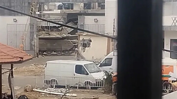 Israeli tanks entering al-Shifa hospital