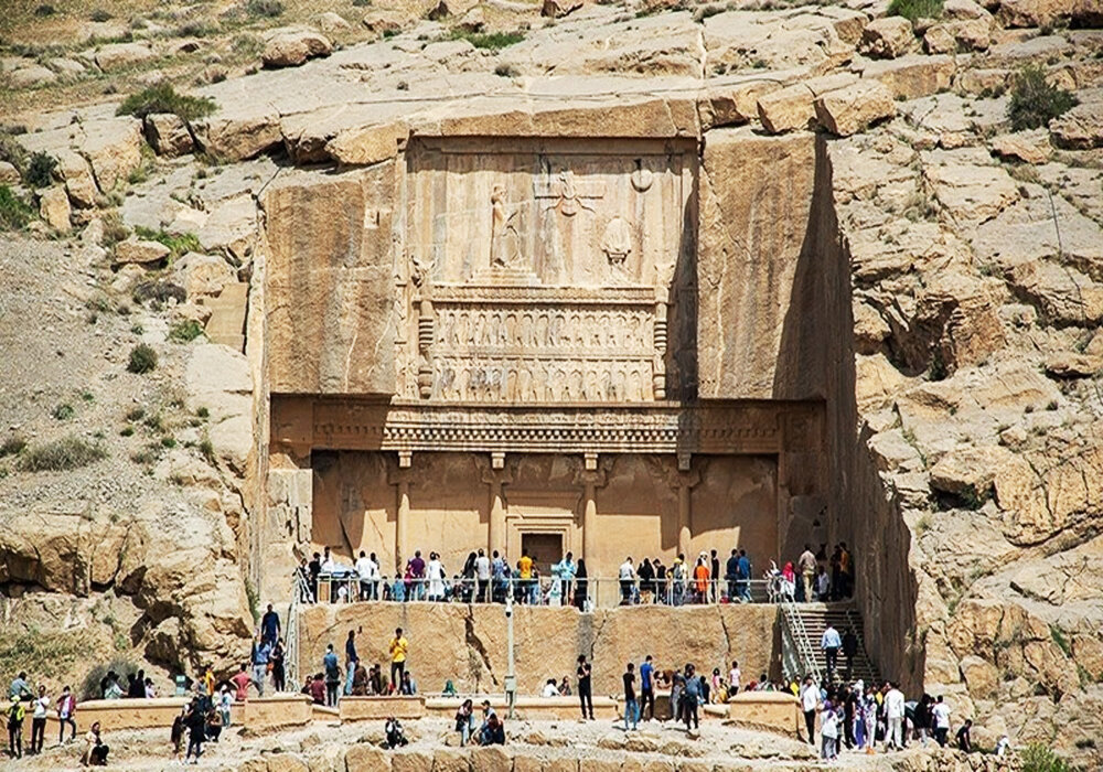 Persepolis director underscores fight against lichens