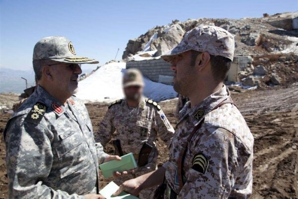 IRGC commander tours southeastern borders, commends border guards' efforts