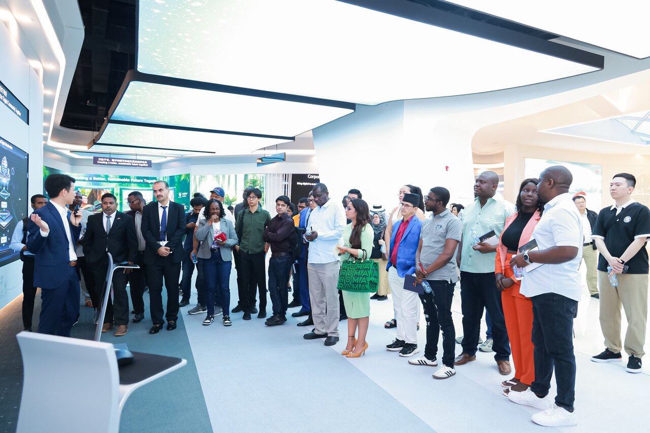 Asian, African, Pacific media pay a go to to Huawei exhibition corridor in Beijing