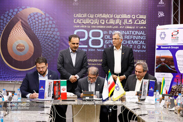 Contracts worth over $1.1b signed on last day of Iran Oil Show