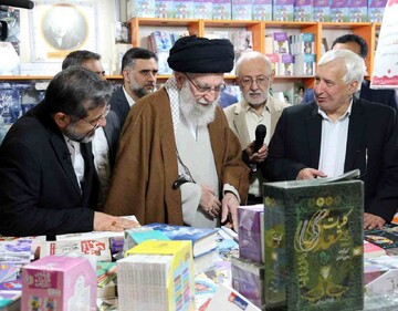 Ayatollah Khamenei visits 35th Tehran Intl. Book Fair