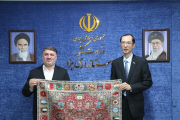 Thai envoy visits Yazd attractions, welcomes closer relations