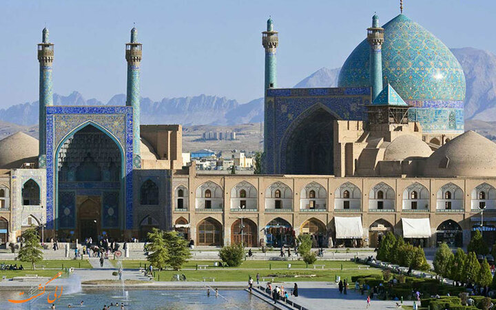 Scaffolding comes down on Imam Mosque after 14-year restoration
