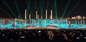 Alireza Ghorbani’s concert at Persepolis extended
