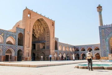 Isfahan tourism must align with global standards, provincial tourism chief says