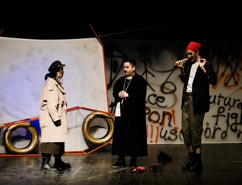 Bertolt Brecht’s “Mother Courage” on Mehrab Theater stage