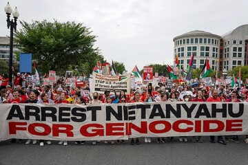 Protestors carrying flags demanding the arrest of Netanyahu for genocide