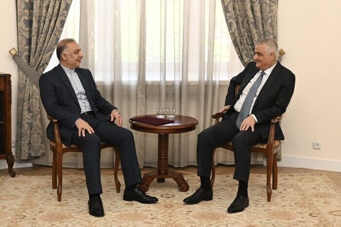 Iran, Armenia officials discuss expansion of bilateral ties